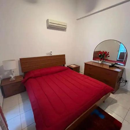 Marias Spacious Aparment Paphos Esterno foto