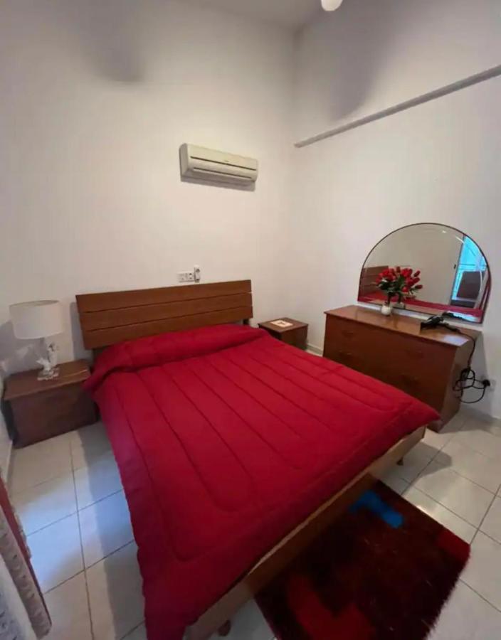 Marias Spacious Aparment Paphos Esterno foto