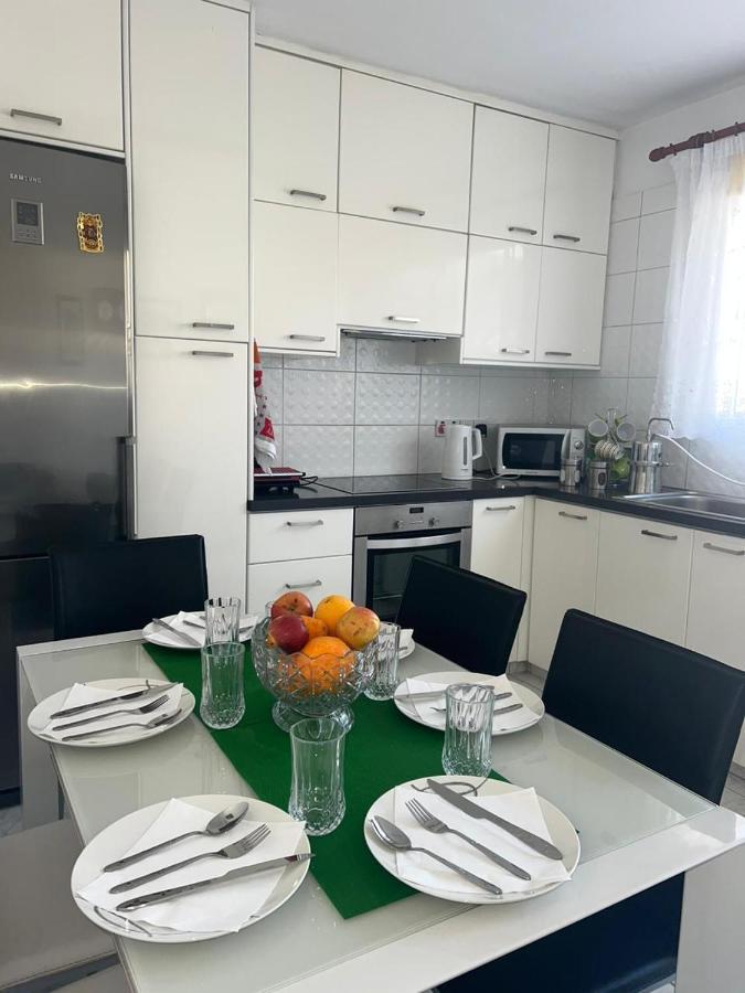 Marias Spacious Aparment Paphos Esterno foto