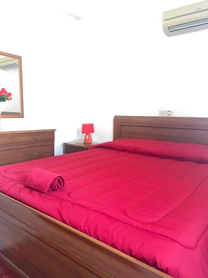 Marias Spacious Aparment Paphos Esterno foto