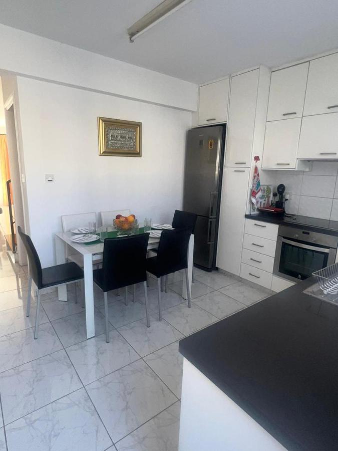 Marias Spacious Aparment Paphos Esterno foto